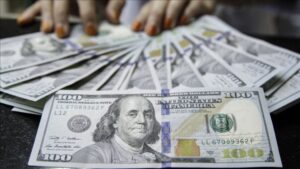 Dólar sigue en modo 