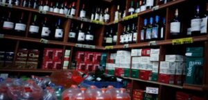 Gobierno firma decreto que permite a los alcaldes prorrogar el pago de las patentes de alcoholes