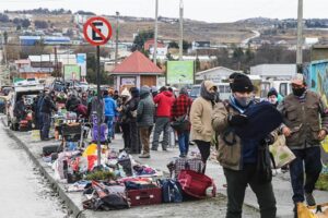 Con esfuerzo y abnegación volvieron a la calle los feriantes de Villa Alfredo Lorca