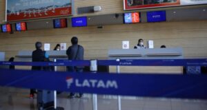 Caída de pasajeros transportados por Latam en junio llegó a 95%: En el semestre la baja fue de 47,8%