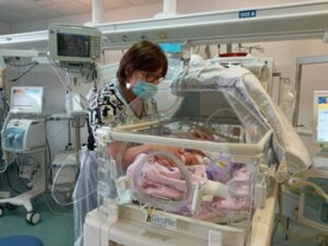Amor y cuidado para los bebés prematuros y graves