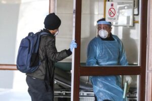 Salud agrega 10 muertes más en Magallanes por Covid-19 y brote en ENAP deja a 14 personas en cuarentena