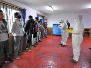 Con medidas de bioseguridad profesionales de Gendarmería atienden necesidades sociales de internos