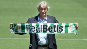 Manuel Pellegrini fue presentado en el Real Betis: 