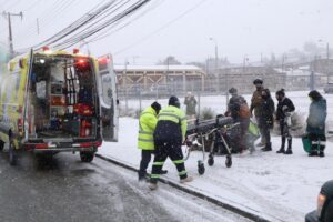 Hasta 5 urgencias diarias recibe el Hospital Clínico por caídas por escarcha