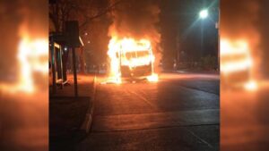 Graves incidentes en la región Metropolitana: saqueos, barricadas y ataque a comisarías