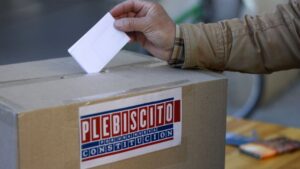 Limitación de votantes por mesa y toma de temperatura: oposición propone medidas para el plebiscito