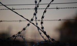 A prisión hombre acusado de abusar sexualmente de su propia hija por tres años