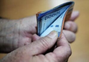 Economistas explican posibles efectos de retiro del 10% y proponen medidas paliativas