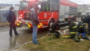 Propietario de taller sufrió descompensación tras intentar apagar incendio