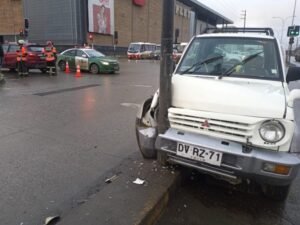 Mujer lesionada producto de colisión en Avenida Frei