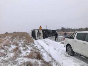 Camión de transporte de carga volcó en la Ruta 9 y mantuvo cortado el tránsito