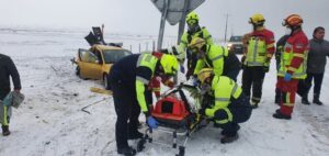 Conductor lesionado luego de despistar y chocar contra letrero en Ruta 9 Sur
