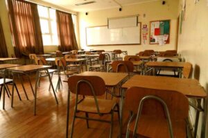 Término de año escolar se mantiene en diciembre, aunque podría extenderse a enero del próximo año