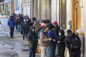 Desconfianza, hostigamientos y descalificaciones