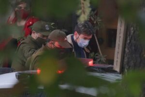 Funcionarios de INDH llegan a clínica donde se encuentra Nano Calderón tras denuncia de malos tratos