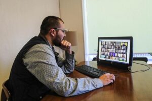 La adaptación de los profesores magallánicos a las clases virtuales desde su hogar