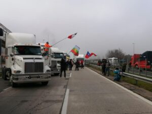 Camioneros anuncian que no dejarán pasar camiones por la Ruta 68 y la Autopista del Sol
