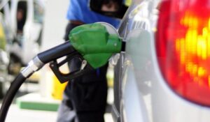 Precios de las bencinas suben tras 24 semanas a la baja