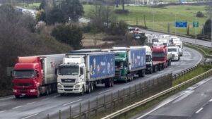 Camioneros bloquean acceso a puertos de San Vicente, Coronel y Lirquén