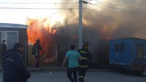 Devastador incendio destruyó hogar de un adulto mayor en la población Carlos Ibáñez