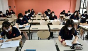 Sin mascarilla, pero con distancia social: Así reanudan las clases en las escuelas de Wuhan