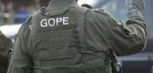 Hombre con un fusil tomó como rehenes a su expareja y su hija en Quilicura: finalmente se disparó