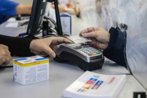 Farmacias comunales aceptarán tarjetas de débito y crédito