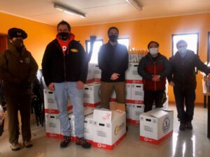 Vecinos de Agua Fresca reciben aporte de empresas magallánicas