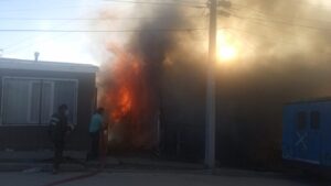 Incendio destruyó por completo vivienda de población Carlos Ibáñez