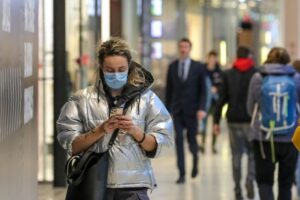 Metropolitana y Bío Bío lideran nuevos contagios: cerca de 2 mil casos de covid-19 a nivel nacional