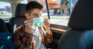 Descubren que niños y adolescentes asintomáticos pueden transmitir el coronavirus durante semanas