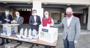 CMPC dona 400 mil mascarillas y 40 mil botellas de alcohol para los vocales de mesa del plebiscito