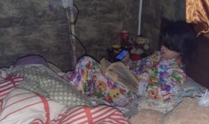 Madre requiere de cosas para vender  y así poder mantener a sus hijos