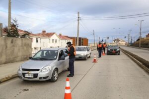 Vecinos de Punta Arenas denuncian poca fiscalización por parte de las autoridades durante cuarentena tanto de vehículos como transeúntes