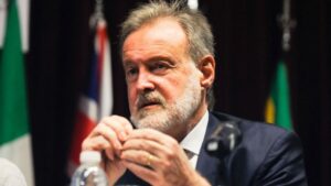 Embajador de Argentina en Chile, Rafael Bielsa, hizo entrega de cartas credenciales a Piñera