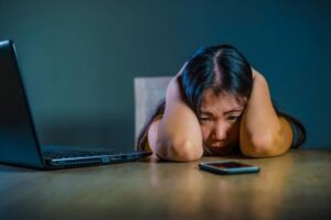 Llaman a prevenir el ciberacoso en escolares