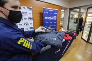 Millonaria incautación de ropa falsificada realizó Aduanas y la PDI