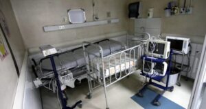 Filtración de agua inundó pabellón y Unidad de Pacientes Críticos en Hospital de Quillota