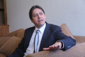 Presidente de radicales eludió críticas de antiguos militantes sobre utilización del partido