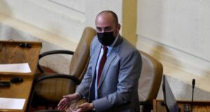 Diputado Longton iniciará acusación constitucional contra jueza que liberó a Hugo Bustamante