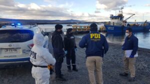 Encuentran muerto a trabajador de 55 años en embarcación en Seno Skyring