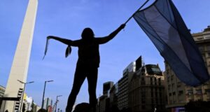 Argentina reporta 13.477 nuevos casos y se convierte en el octavo país del mundo con más contagios