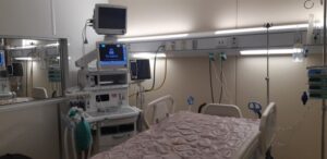 Ocupación de camas UCI en Hospital Clínico es de 75% y se notifican 113 casos nuevos de Covid-19