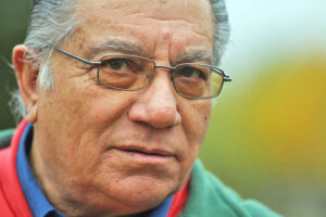Escritor e investigador magallánico Mario Moreno recibe premio Oreste Plath
