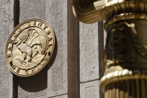Banco Central mantuvo tasa de interés en 0,5% y afirmó que que la economía “comenzó a estabilizarse”