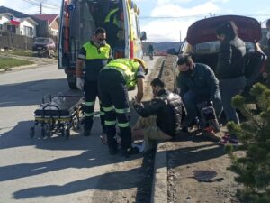 Motociclista lesionado tras colisionar con automóvil