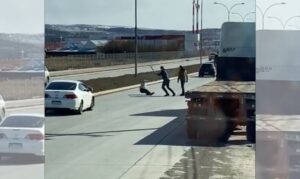 Testigos captaron violenta riña en la Costanera: dos detenidos y un lesionado grave