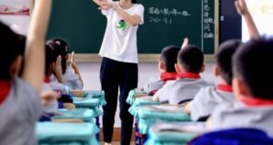 Condenan a muerte a maestra china por envenenar a 25 estudiantes