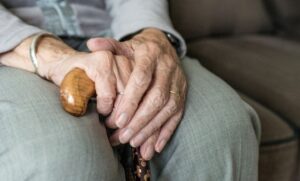 Cinco adultos mayores han fallecido tras brotes en Eleam